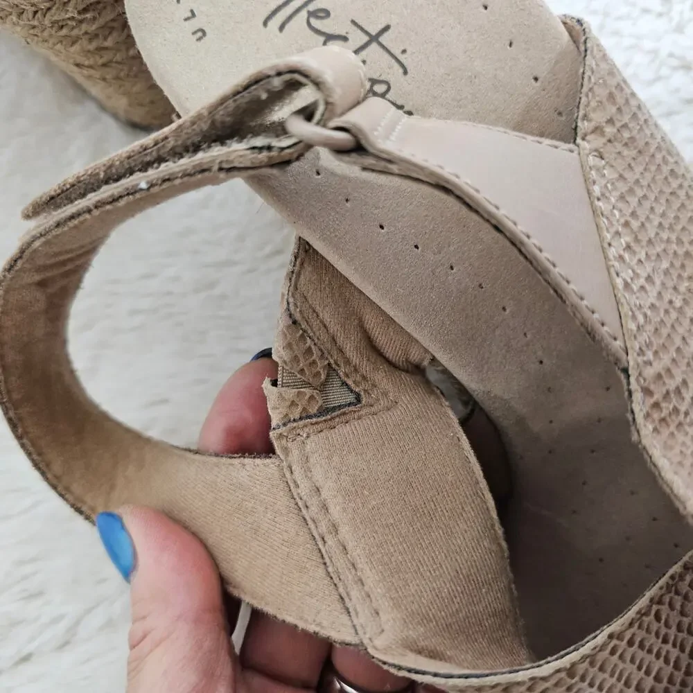 Collection by Clarks Lafley Krissy 10M leather Espadrills Wedge Beige‎ Sandles.